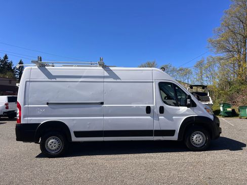 Used 2024 RAM ProMaster 2500 w/ Convenience Group FWD image 8