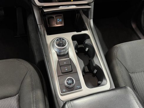 Used 2022 Ford Explorer XLT AWD/4WD image 25