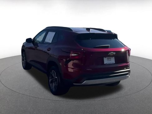 Used 2025 Chevrolet Trax LT image 8