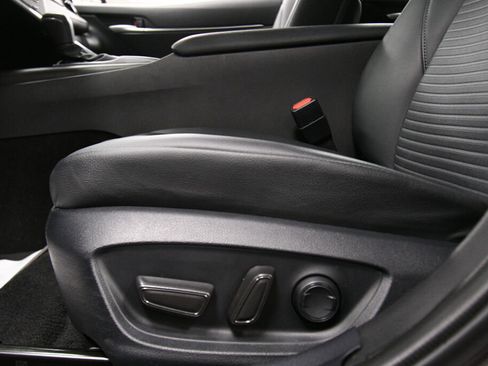 Used 2024 Toyota Camry SE w/ Cold Weather Package FWD image 11