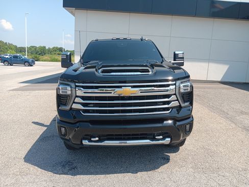 Used 2024 Chevrolet Silverado 2500 High Country w/ High Country Premium Package AWD/4WD image 9