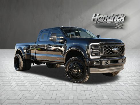 Used 2025 Ford F450 Platinum w/ Platinum Plus Package image 2