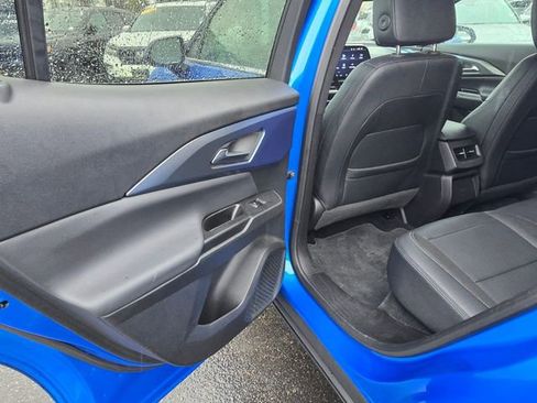 Certified 2025 Chevrolet Equinox EV LT w/ Convenience Package image 22