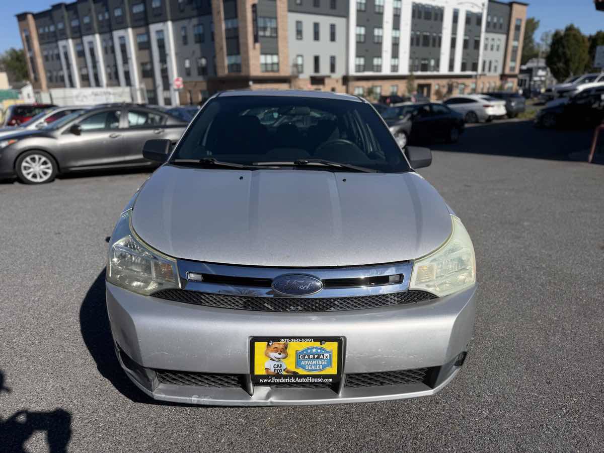 Used 2009 Ford Focus SE FWD image 2