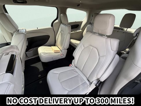 Used 2020 Chrysler Pacifica Touring-L Plus w/ Advanced Safetytec Group FWD image 11