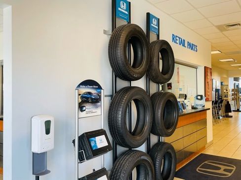 Used 2021 Toyota RAV4 XLE Premium image 25