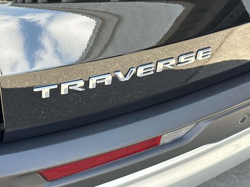 Used 2024 Chevrolet Traverse LT FWD image 7