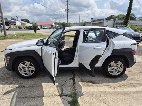 Used 2025 Hyundai Kona SE FWD image 18