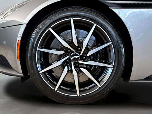 Used 2022 Aston Martin DB11 Coupe RWD image 8