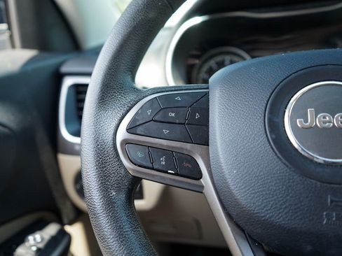 Used 2019 Jeep Cherokee Latitude w/ Popular Appearance Group FWD image 28