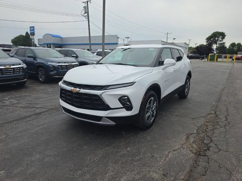 New 2026 Chevrolet Blazer LT w/ Convenience Package FWD image 3