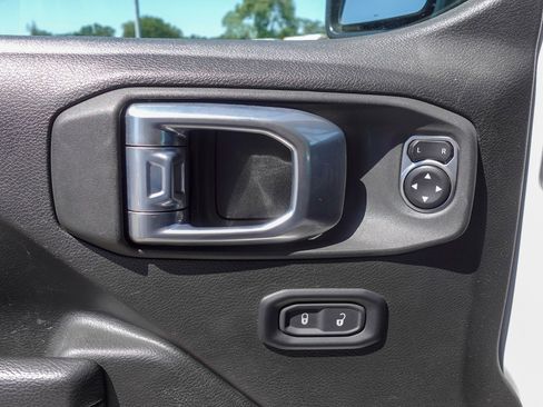 Used 2025 Jeep Wrangler Unlimited Rubicon image 11