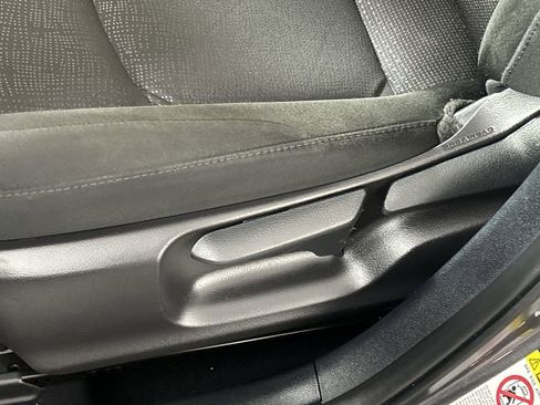 Used 2021 Toyota Prius LE image 20