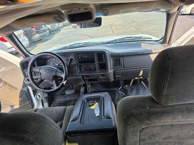 Used 2004 Chevrolet Silverado 2500 LS w/ Heavy-Duty Power Package AWD/4WD image 10