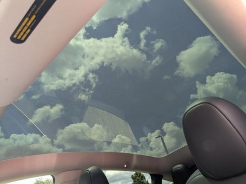 Used 2025 Tesla Model Y Long Range RWD image 13