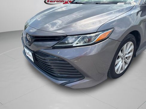 Used 2018 Toyota Camry LE FWD image 29