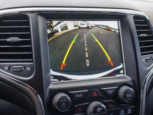 Used 2018 Jeep Grand Cherokee Altitude image 9