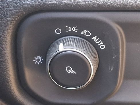 Used 2024 RAM 2500 Tradesman w/ Chrome Appearance Group image 22