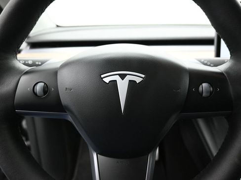 Used 2022 Tesla Model Y Performance image 10