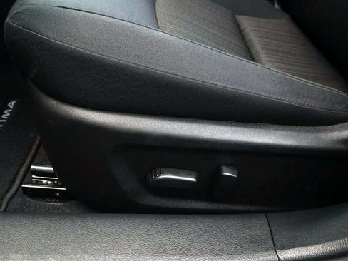 Used 2025 Nissan Altima 2.5 SV FWD image 16