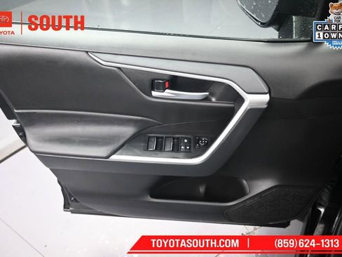 Used 2025 Toyota RAV4 XLE AWD/4WD image 23