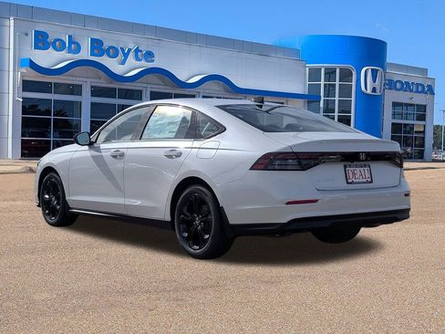 New 2025 Honda Accord SE image 3