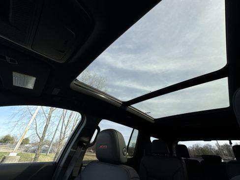 Used 2024 Chevrolet Traverse Z71 w/ Enhanced Driving Package image 21