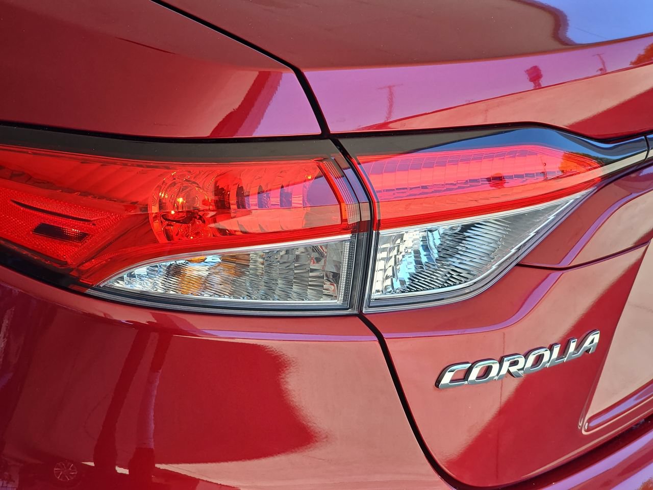 Used 2022 Toyota Corolla LE FWD image 38