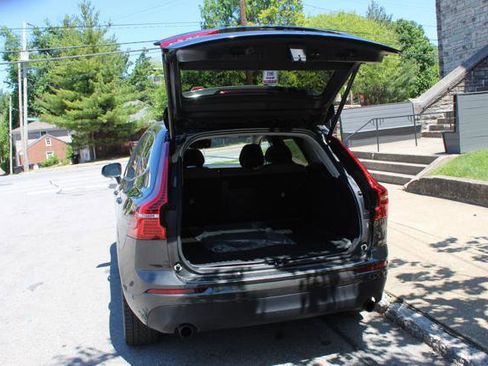 Used 2018 Volvo XC60 T5 Momentum w/ Vision Package AWD/4WD image 7