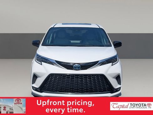 Used 2021 Toyota Sienna XSE FWD image 3
