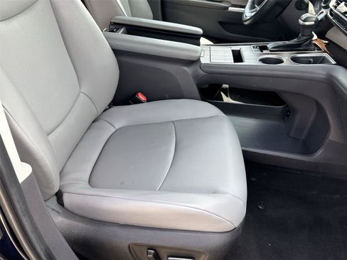 Used 2022 Toyota Sienna XLE FWD image 17