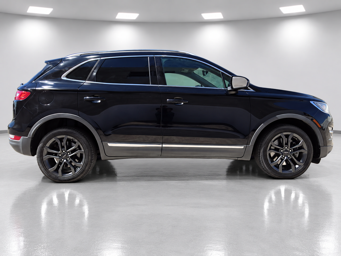 Used 2016 Lincoln MKC Select w/ Select Plus Package FWD image 3