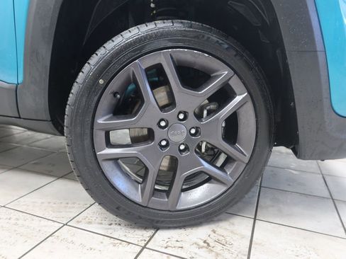 Used 2021 Jeep Renegade Latitude AWD/4WD image 7