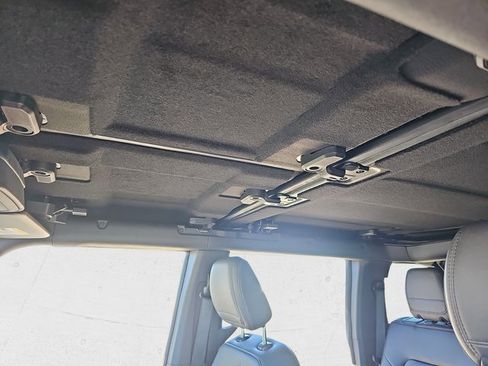 Used 2023 Ford Bronco Badlands image 32