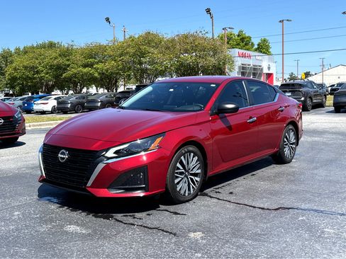 Used 2024 Nissan Altima 2.5 SV image 3