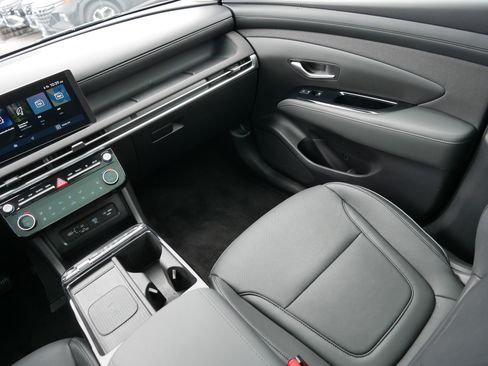 Certified 2025 Hyundai Tucson Limited AWD/4WD image 11
