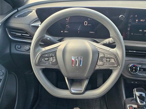 Used 2025 Buick Envista Preferred image 15