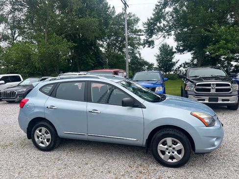 Used 2014 Nissan Rogue S w/ Convenience Package AWD/4WD image 4