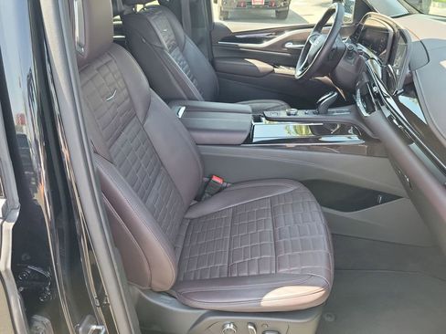 Certified 2023 Cadillac Escalade ESV Premium Luxury Platinum AWD/4WD image 28