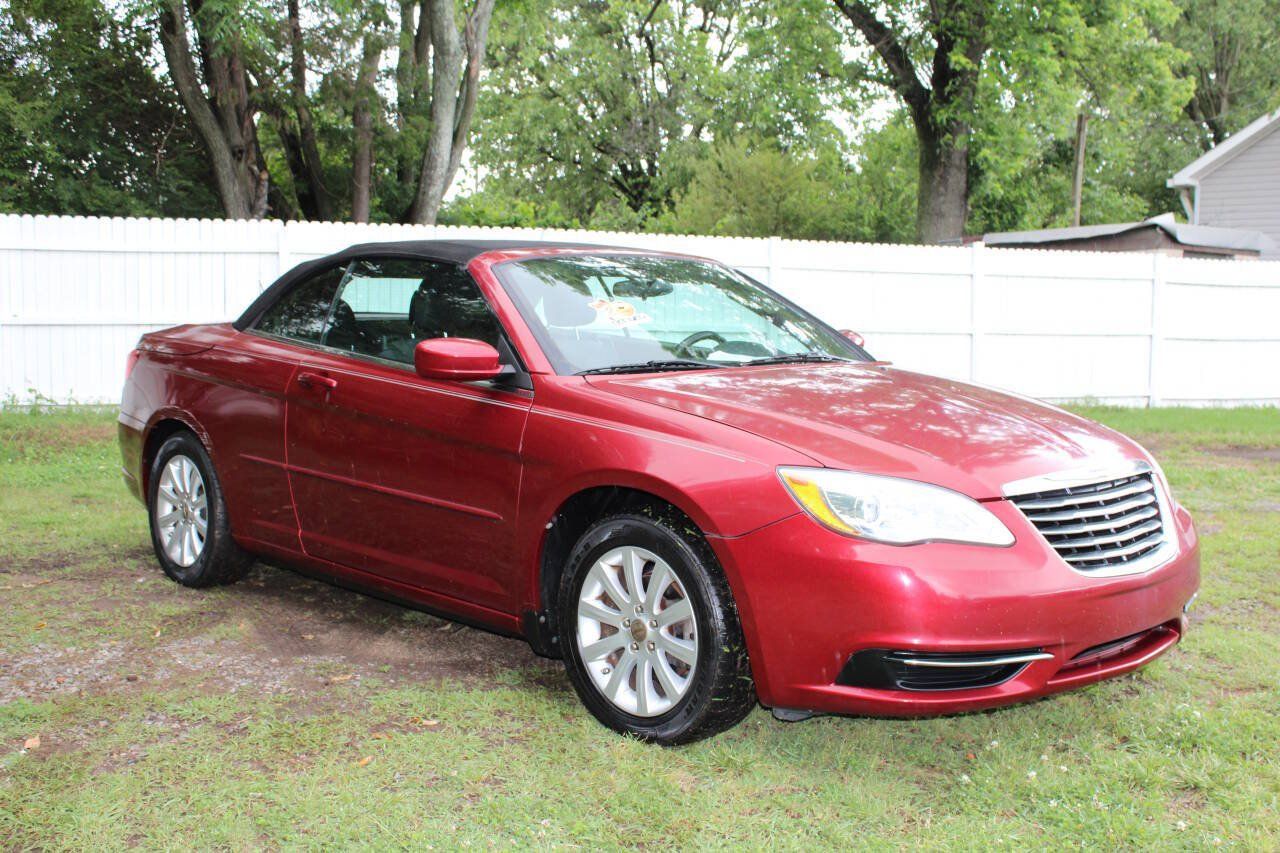 Used 2013 Chrysler 200 Touring FWD image 3
