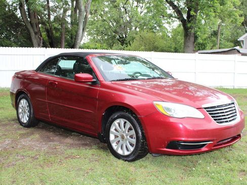 Used 2013 Chrysler 200 Touring FWD image 3