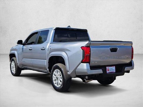 Certified 2025 Toyota Tacoma SR5 AWD/4WD image 8
