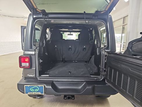 Used 2018 Jeep Wrangler Unlimited Sport S AWD/4WD image 15