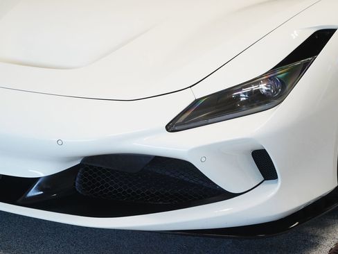 Used 2021 Ferrari F8 Tributo image 9