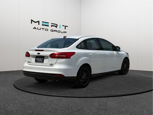 Used 2016 Ford Focus SE w/ Equipment Group 201A FWD image 9