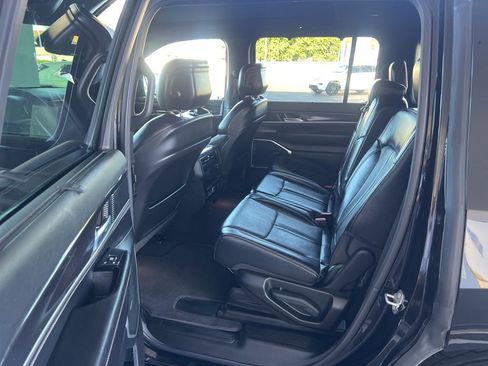 Used 2023 Jeep Wagoneer 4WD image 33