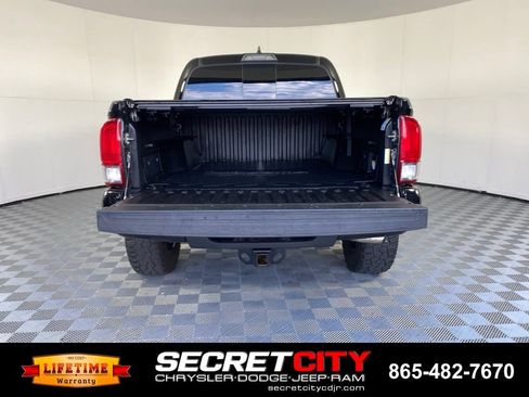 Used 2017 Toyota Tacoma TRD Sport w/ Tow Package (A/T) AWD/4WD image 28