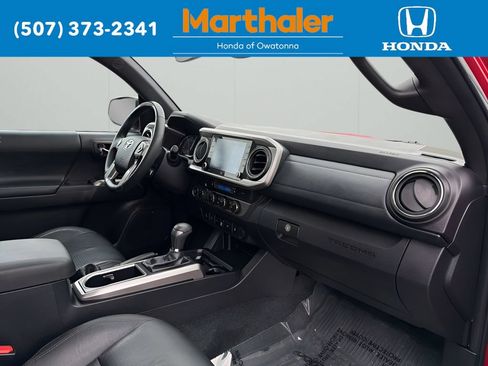 Used 2022 Toyota Tacoma Limited AWD/4WD image 19