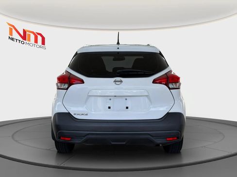 Used 2019 Nissan Kicks S FWD image 4