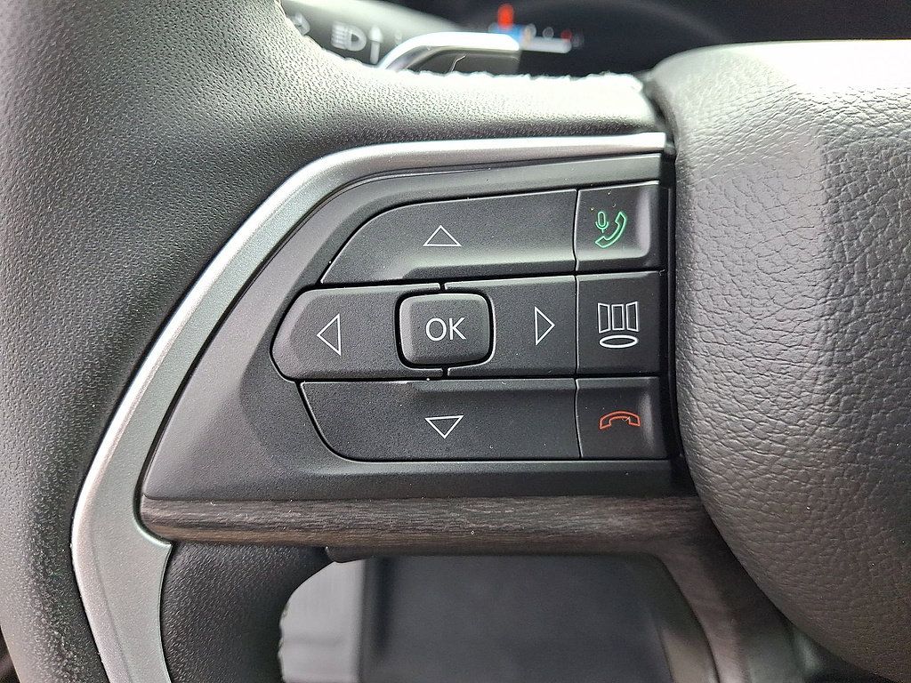 Used 2025 Jeep Grand Cherokee Limited AWD/4WD image 23